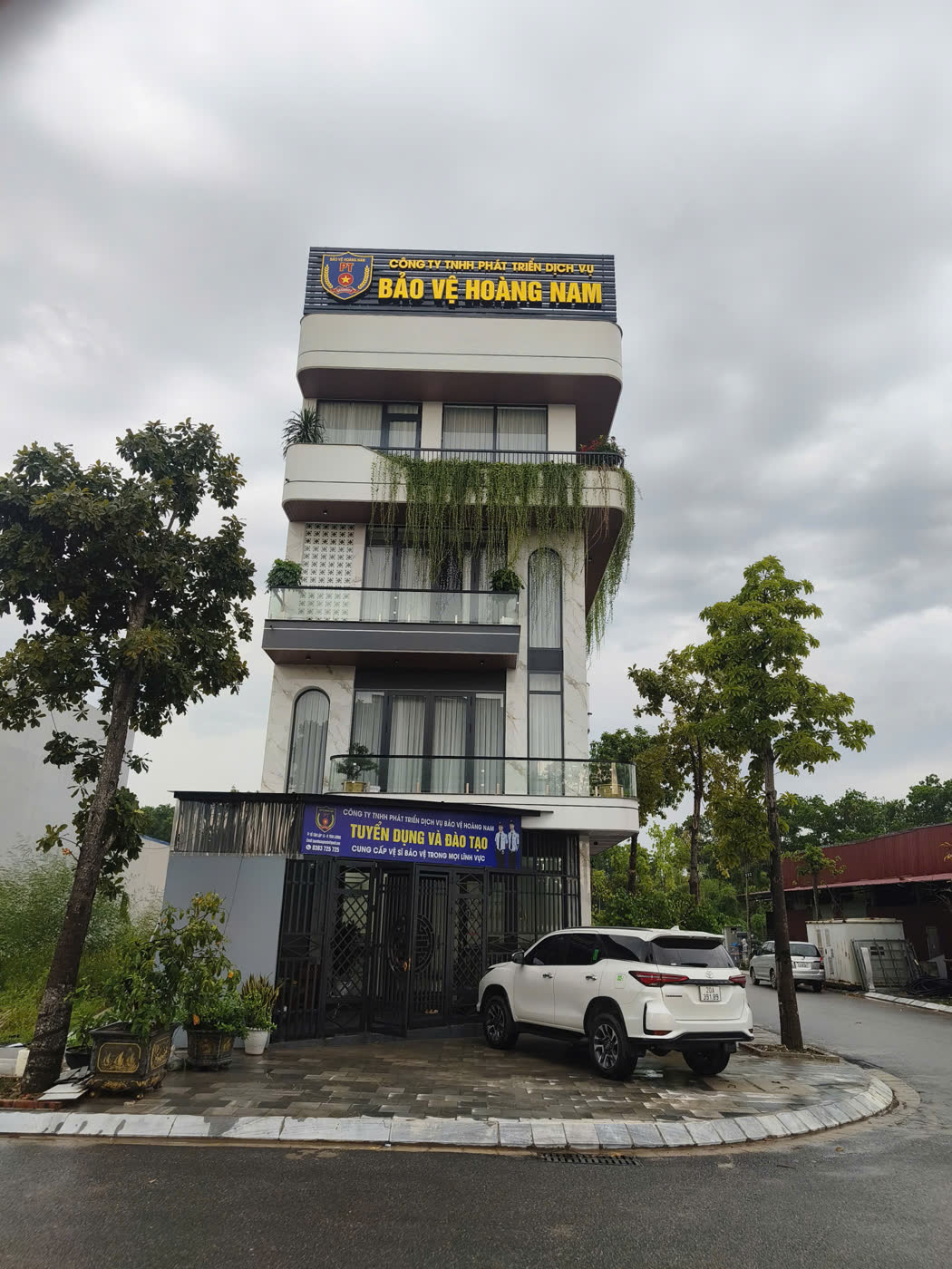 Biển hiệu Công ty Bảo Vệ Hoàng Nam