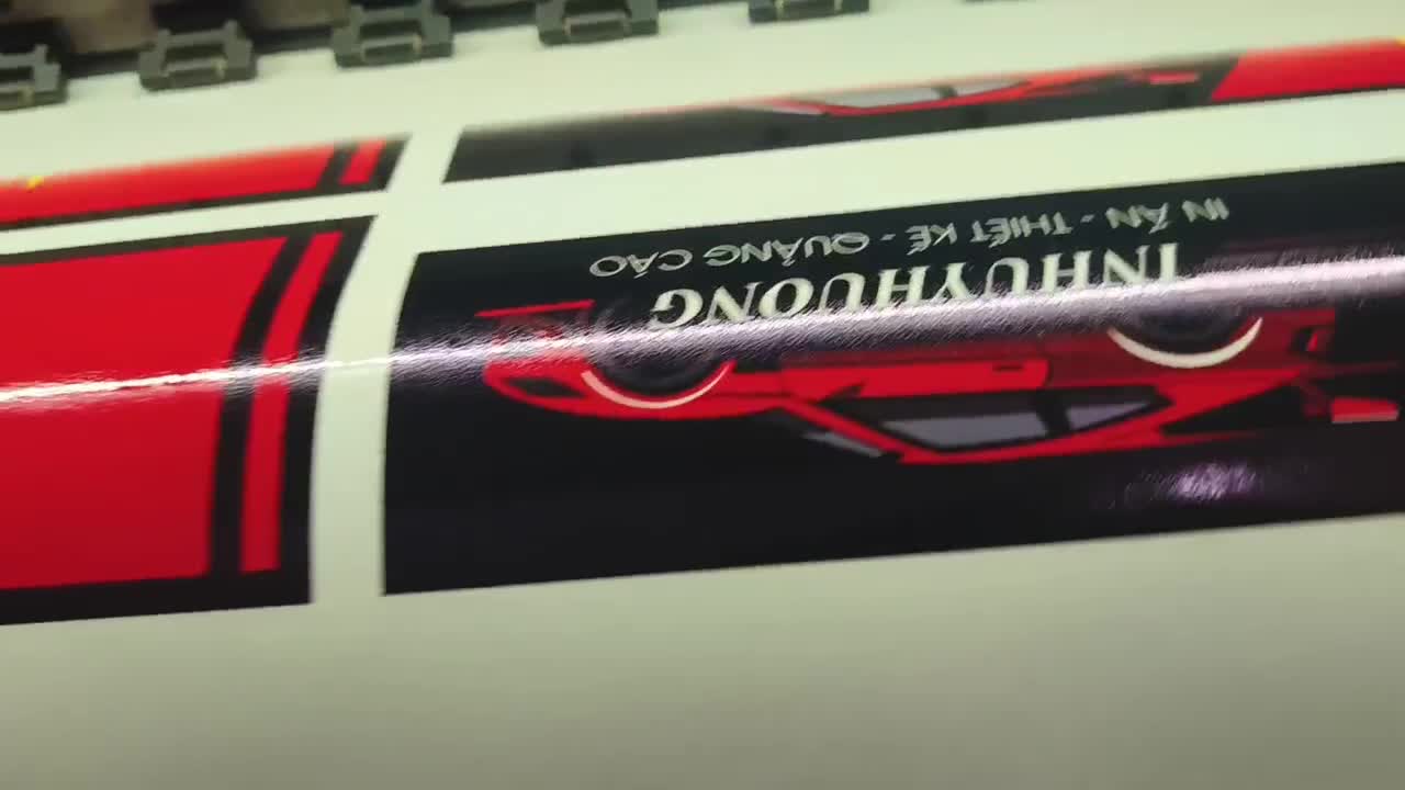 Tấm in logo INHUYHUONG trên máy in