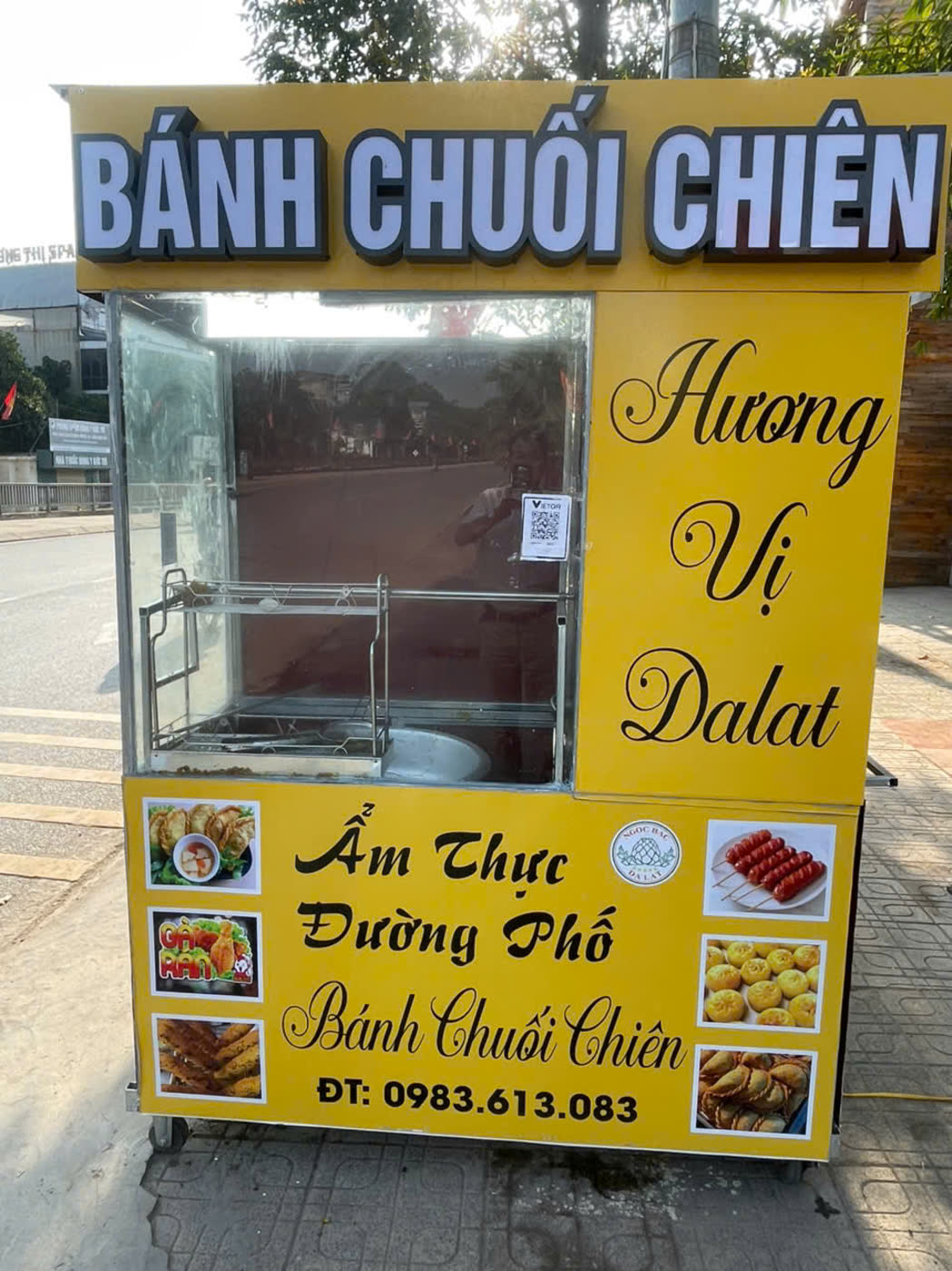 Tủ bán hàng in decal Bánh Chuối Chiên